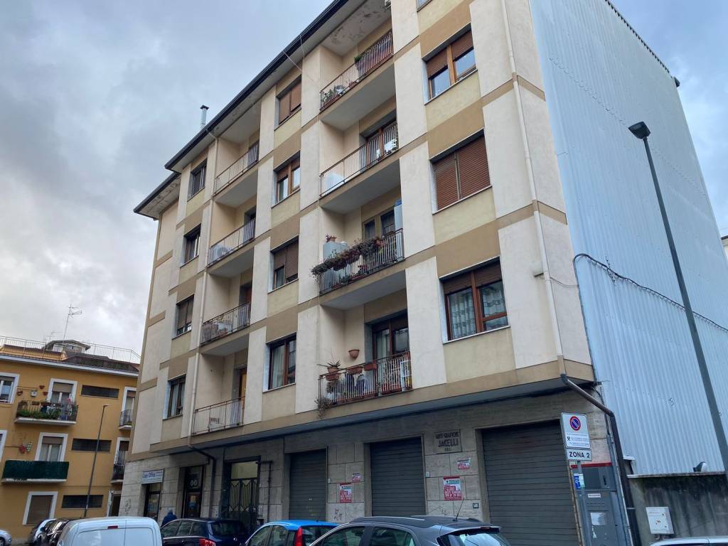 negozio in affitto ad Avellino