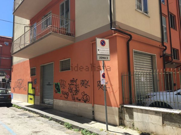 locale commerciale in affitto ad Avellino