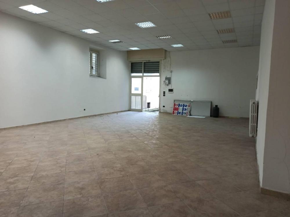 locale commerciale in affitto ad Avellino in zona Centro Città