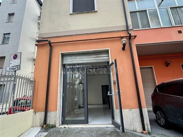 locale commerciale in affitto ad Avellino