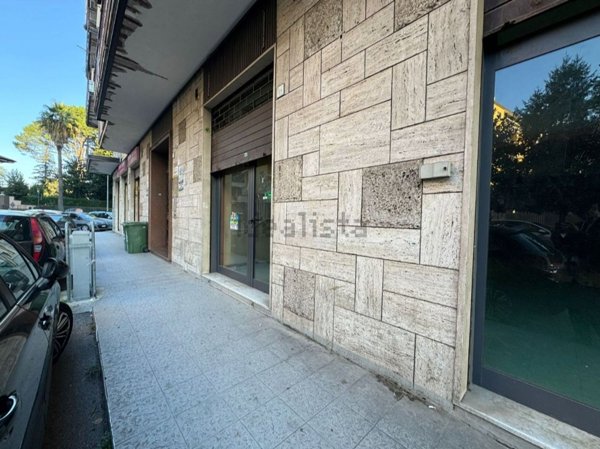 locale commerciale in affitto ad Avellino