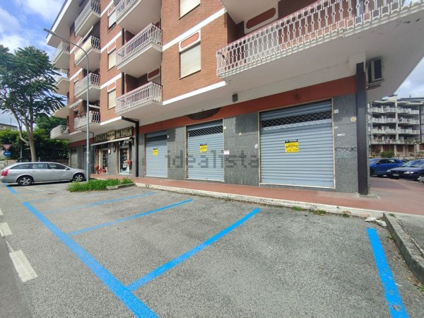 locale commerciale in affitto ad Avellino
