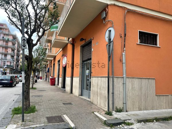locale commerciale in affitto ad Avellino