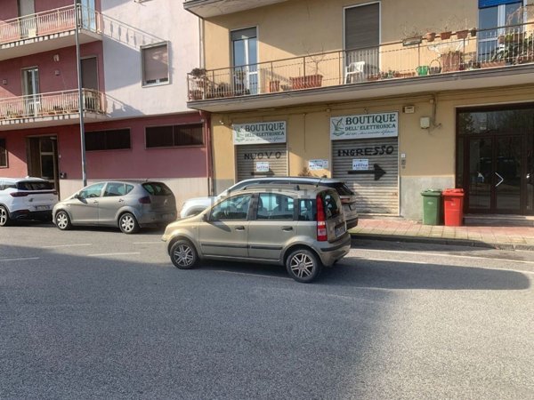 locale commerciale in affitto ad Avellino