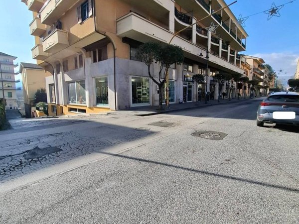 negozio in affitto ad Avellino