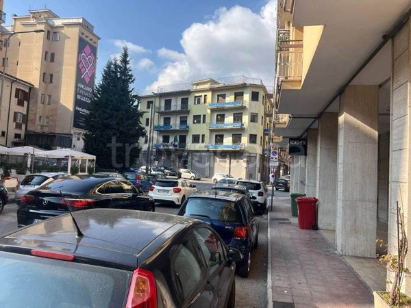 locale commerciale in affitto ad Avellino