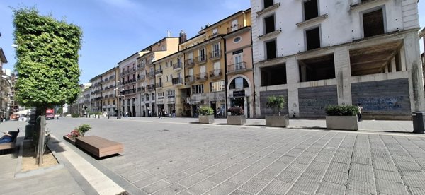 locale commerciale in affitto ad Avellino in zona Centro Città