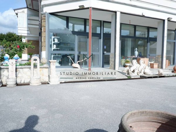 negozio in affitto ad Avellino in zona Picarelli