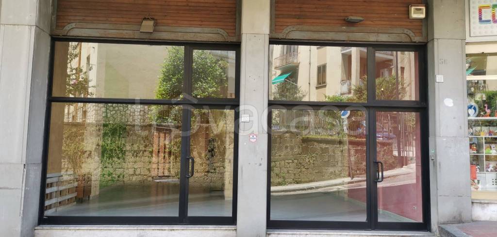 negozio in affitto ad Avellino