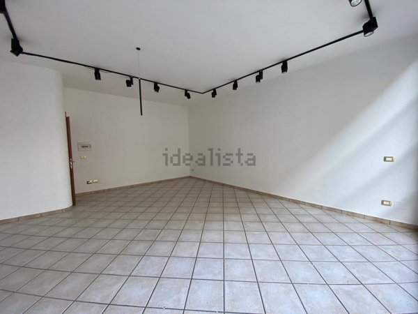 locale commerciale in affitto ad Avellino