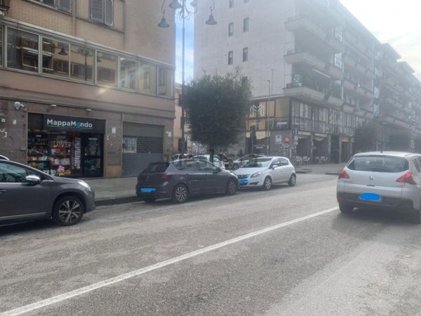 locale commerciale in affitto ad Avellino