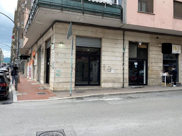locale commerciale in affitto ad Avellino