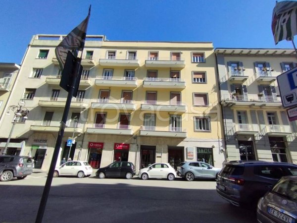 negozio in affitto ad Avellino