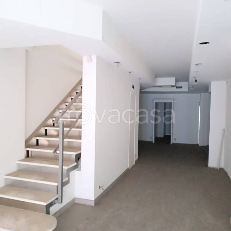 negozio in affitto ad Avellino in zona Centro Città