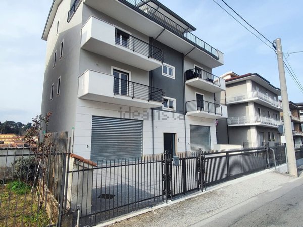 locale commerciale in affitto ad Avellino