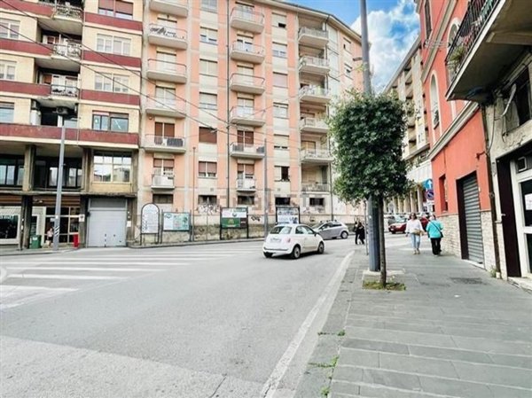 locale commerciale in affitto ad Avellino