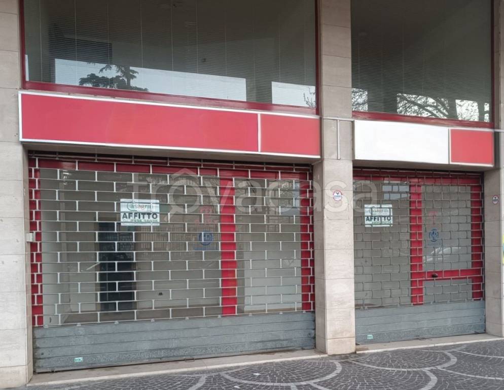 negozio in affitto ad Avellino in zona Centro Città