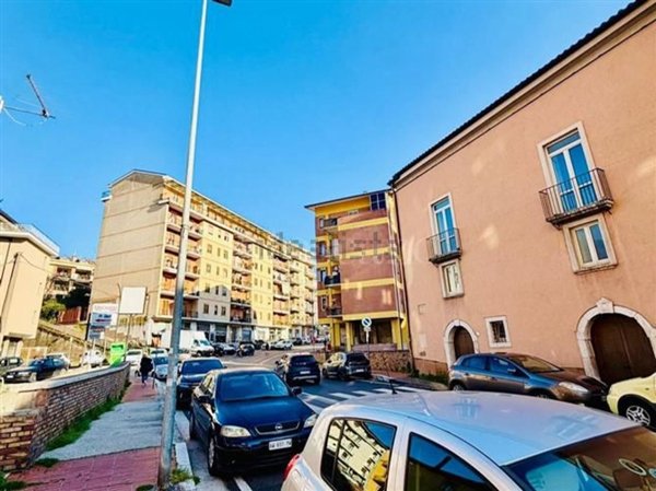 locale commerciale in affitto ad Avellino