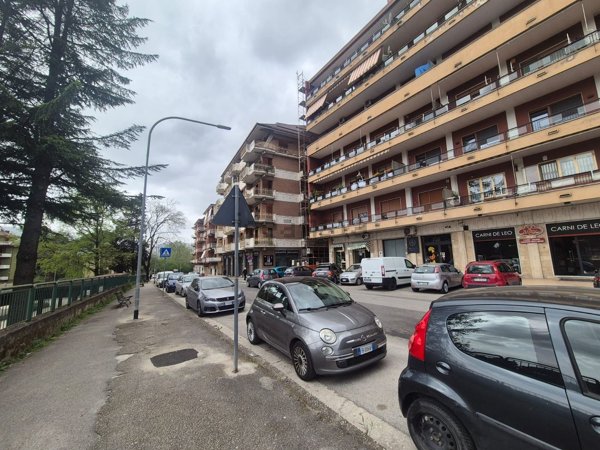 locale commerciale in affitto ad Avellino