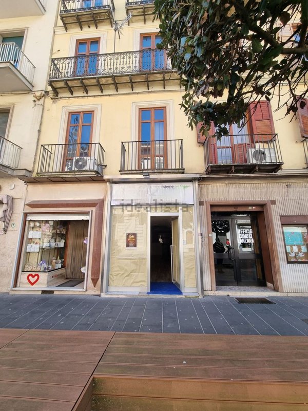 locale commerciale in affitto ad Avellino
