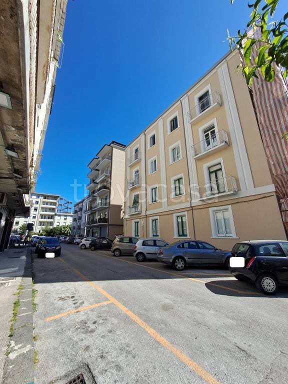 negozio in affitto ad Avellino in zona Centro Città