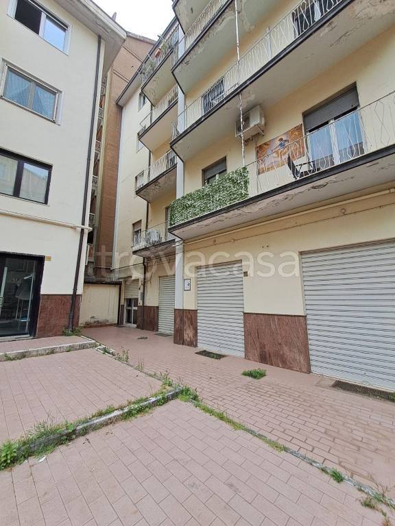 negozio in affitto ad Avellino