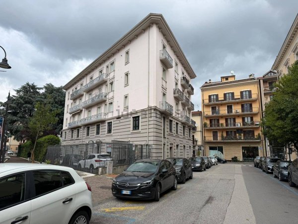 locale commerciale in affitto ad Avellino in zona Centro Città