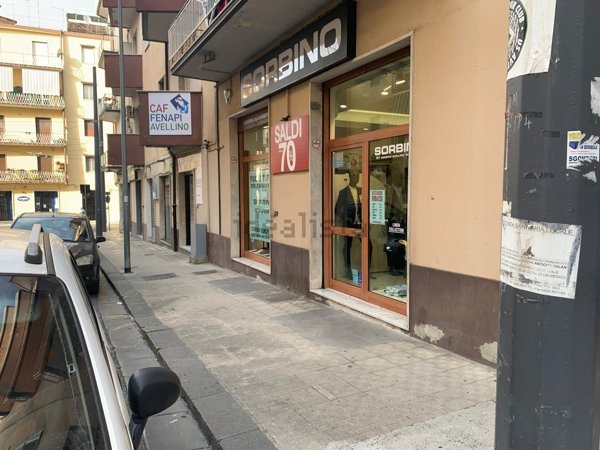 locale commerciale in affitto ad Avellino in zona Centro Città