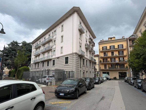 negozio in affitto ad Avellino in zona Centro Città