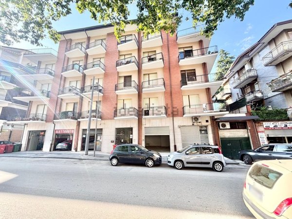 locale commerciale in affitto ad Avellino