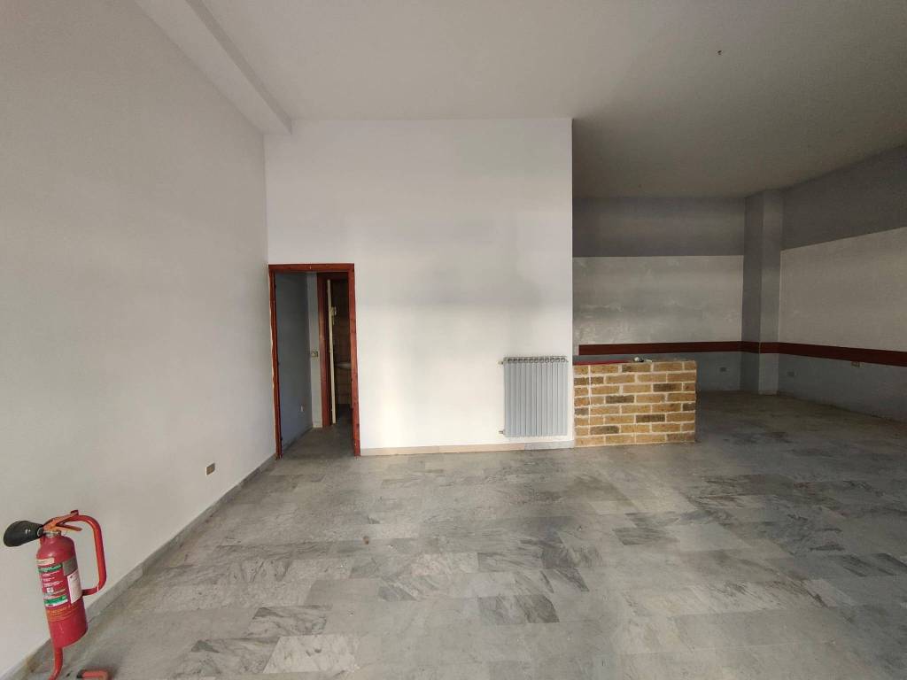 negozio in affitto ad Avellino in zona Centro Città