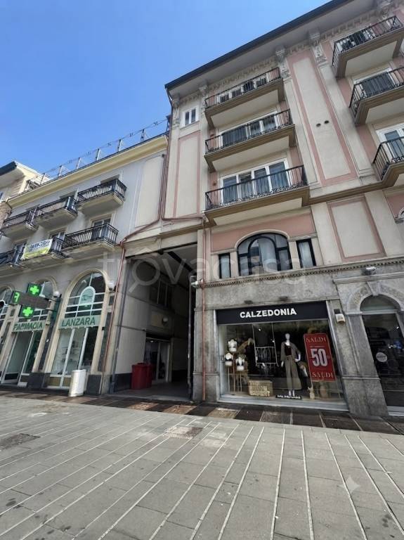 negozio in affitto ad Avellino in zona Centro Città