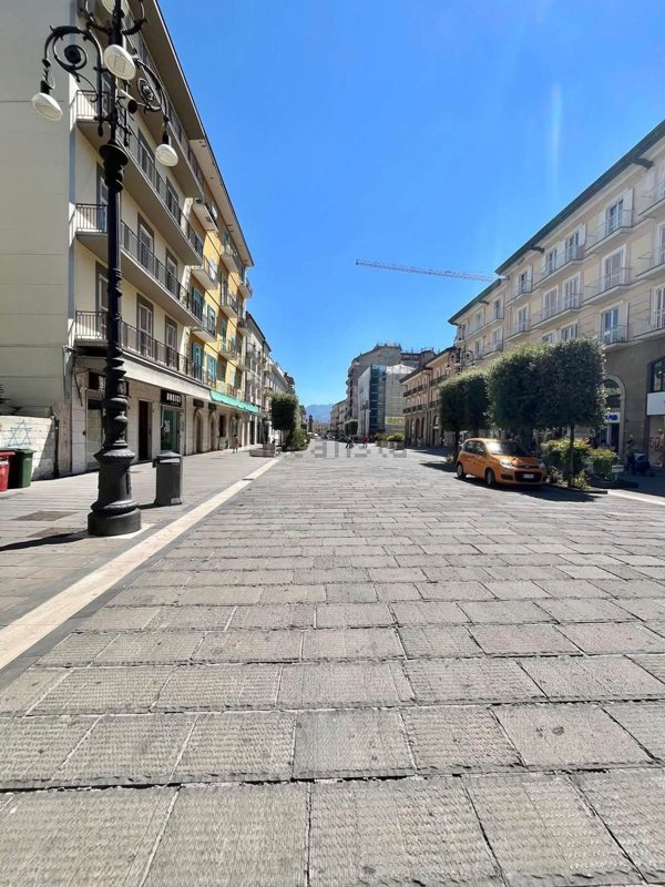 locale commerciale in affitto ad Avellino in zona Centro Città
