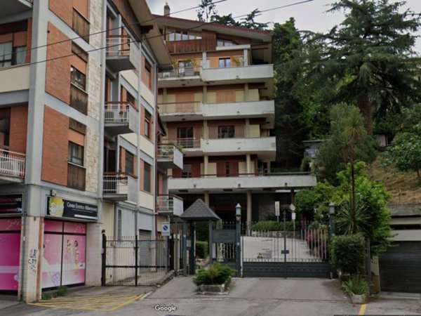 box auto in affitto ad Avellino in zona Centro Città