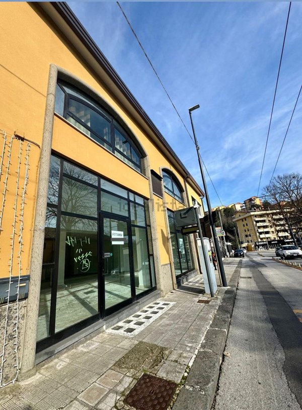 locale commerciale in affitto ad Avellino