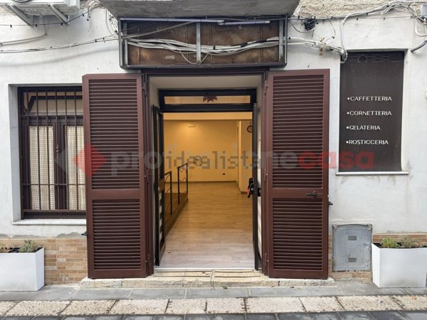negozio in affitto a Cervinara