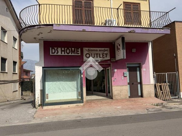 negozio in affitto a Cervinara in zona Trescine