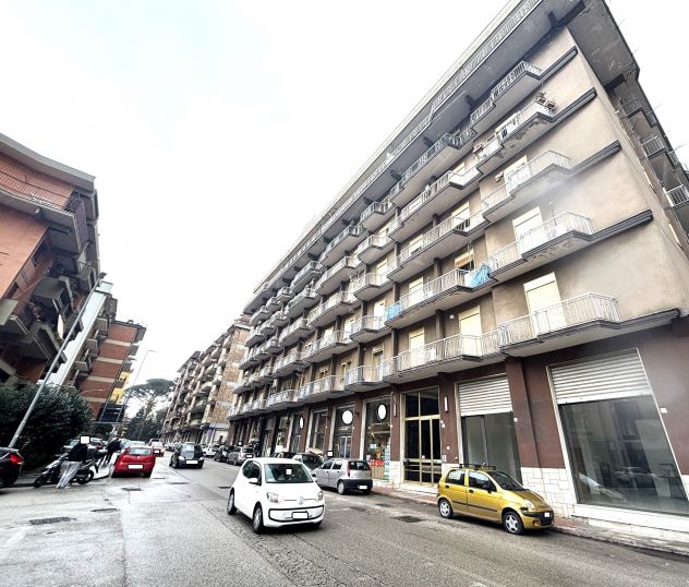 locale commerciale in affitto a Contrada
