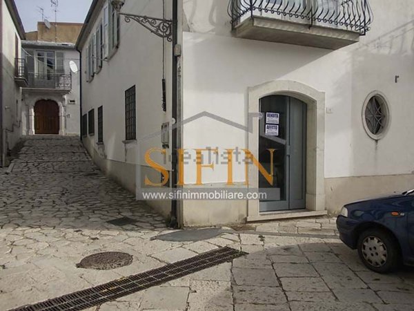 locale commerciale in affitto a Frigento