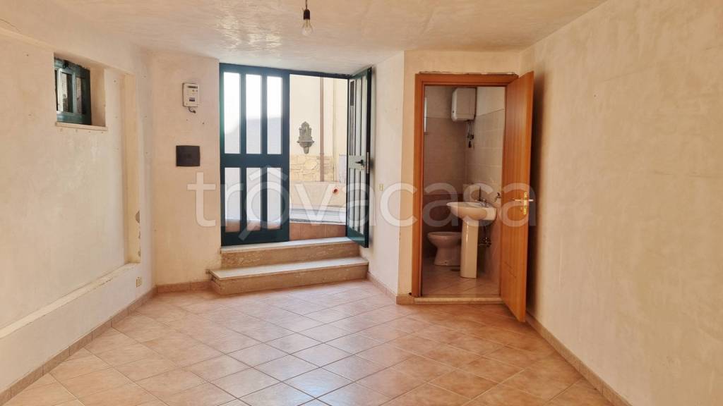 locale commerciale in affitto a Grottaminarda