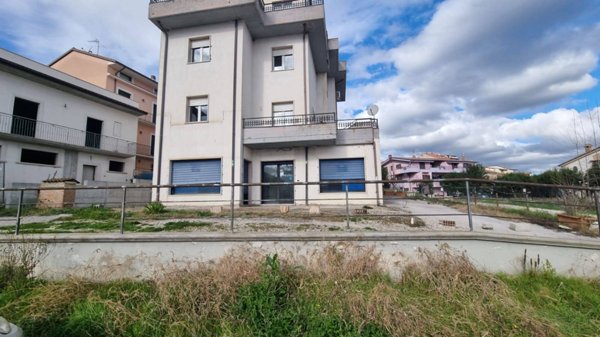 locale commerciale in affitto a Grottaminarda