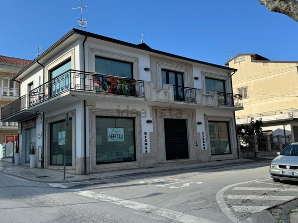 locale commerciale in affitto a Grottaminarda