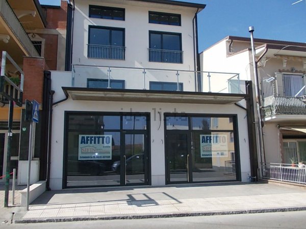 locale commerciale in affitto a Grottaminarda