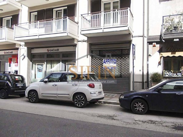 locale commerciale in affitto a Grottaminarda