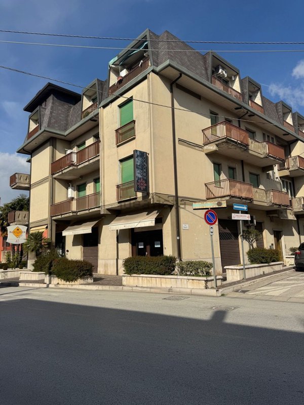 locale commerciale in affitto a Grottaminarda