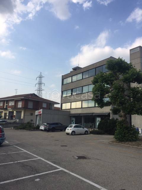 ufficio in affitto ad Alba in zona Mussotto