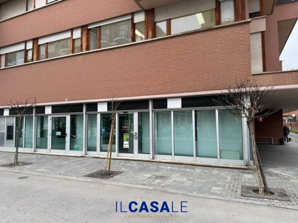 negozio in affitto ad Alba