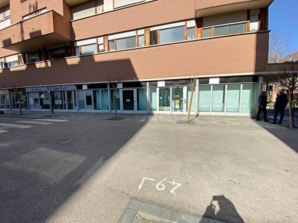 negozio in affitto ad Alba