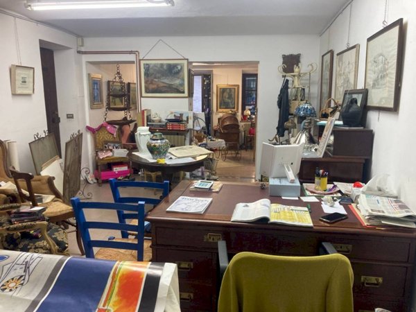 negozio in affitto ad Alba