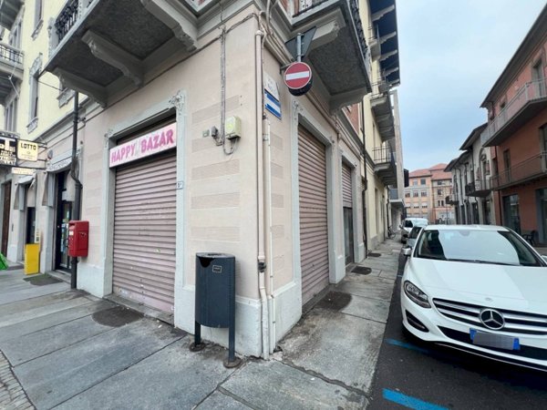 negozio in affitto ad Alba
